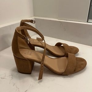 A new day suede block heel size 6